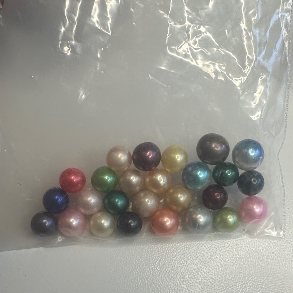 Pearls with assorted pearl cages and chains - Picture 2 of 6